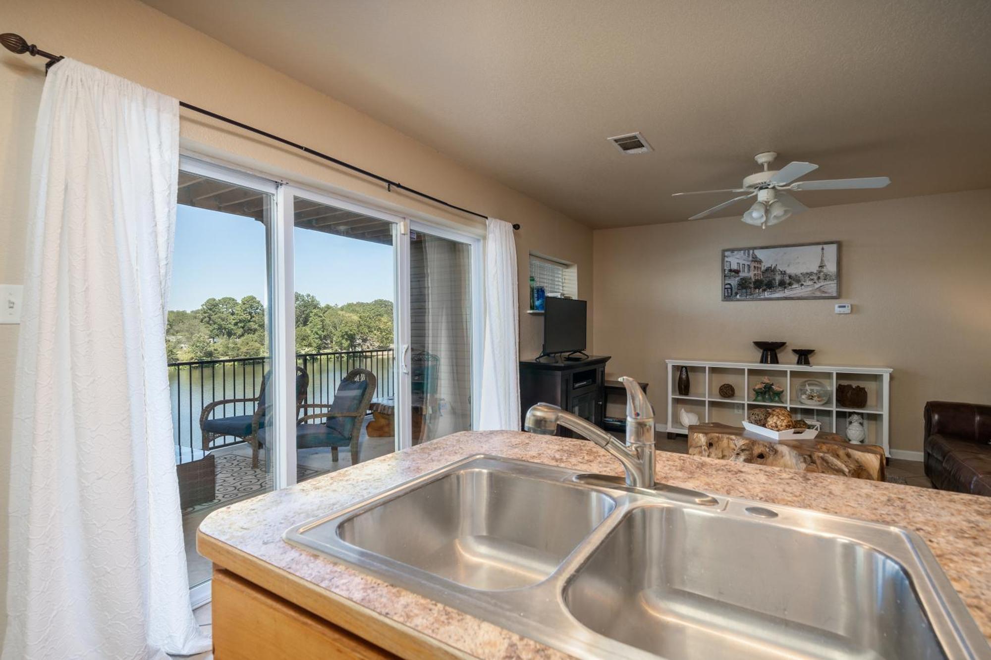 Ember'S View, Spa City Jewel- Lovely Lake Condo Hot Springs Exterior foto